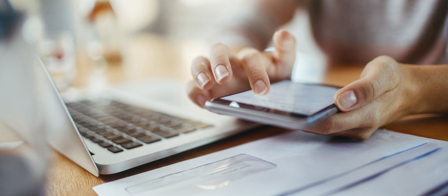 Why Does My Wrist Hurt? Relieving Wrist Pain From Smartphone Use Twin